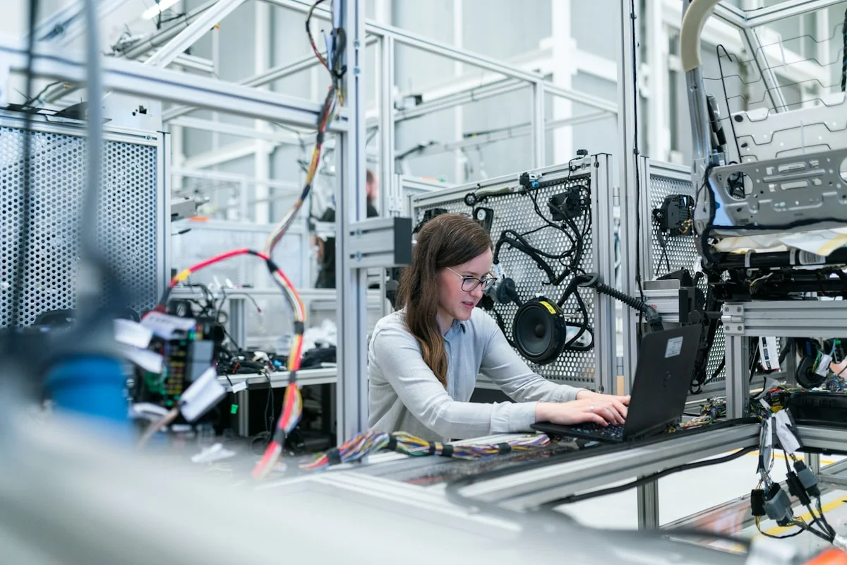 Manufacturing logistics and warehouse capacity