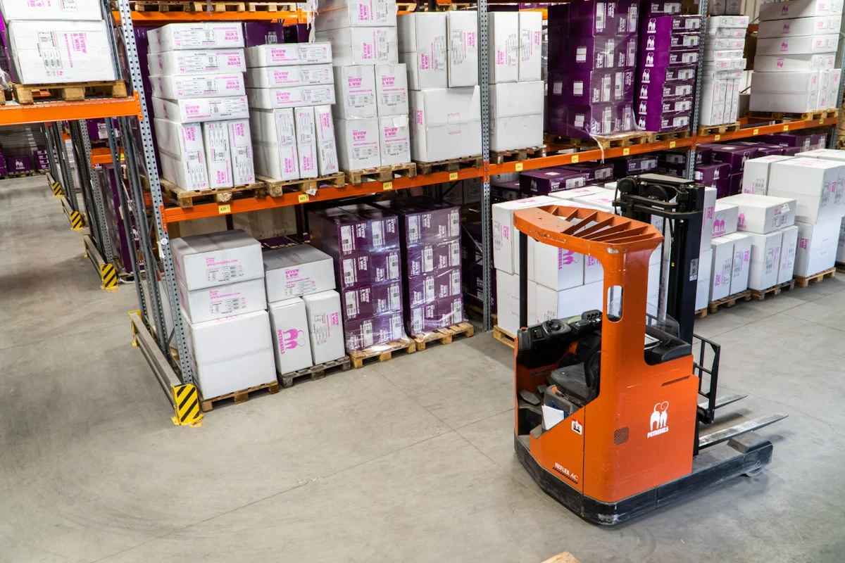 Palletising and container de-stuffing